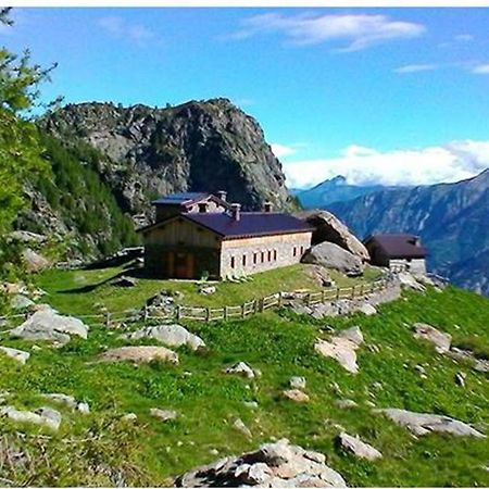 Вілла Rifugio Alpe Bonze Donnaz Екстер'єр фото