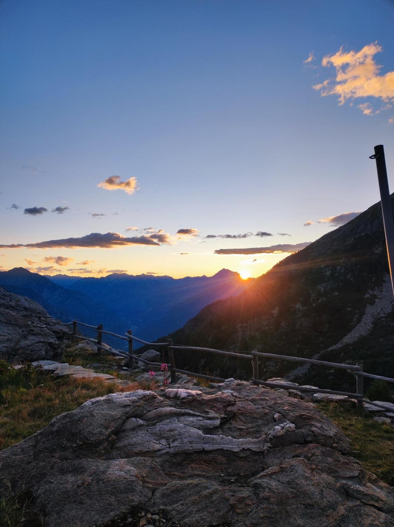 Вілла Rifugio Alpe Bonze Donnaz Екстер'єр фото